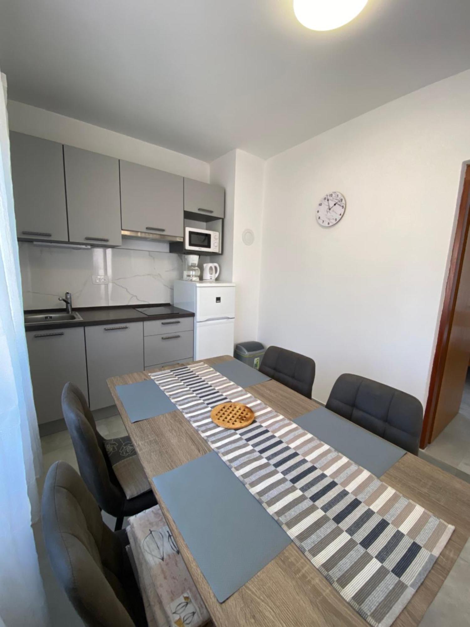 Apartmani Radosav ชิโล ภายนอก รูปภาพ